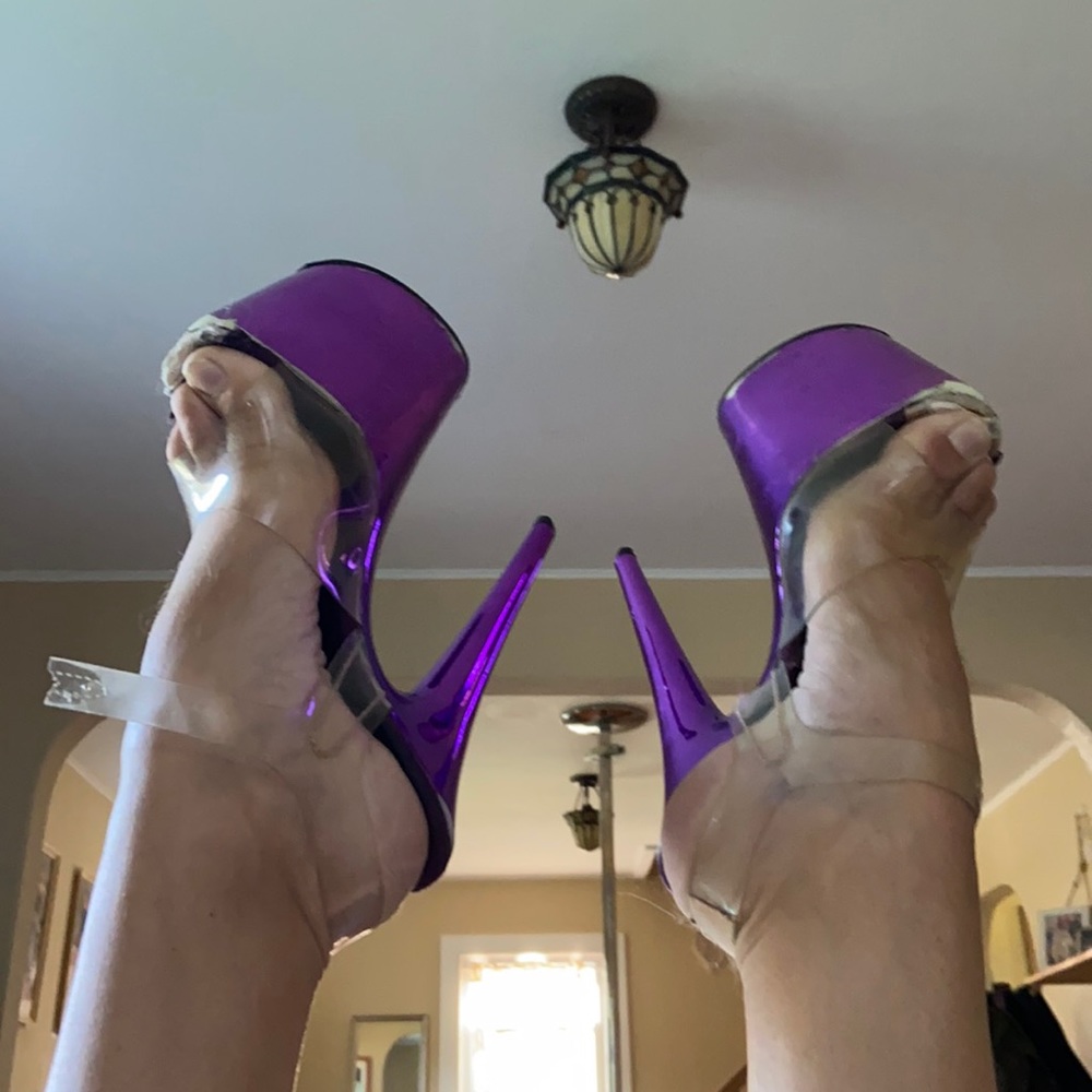 Well-loved purple pleaser heels
